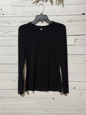 Women’s Black Long-Sleeve Crewneck Top Medium Casual